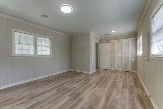 Building Photo - 777 Loeb St