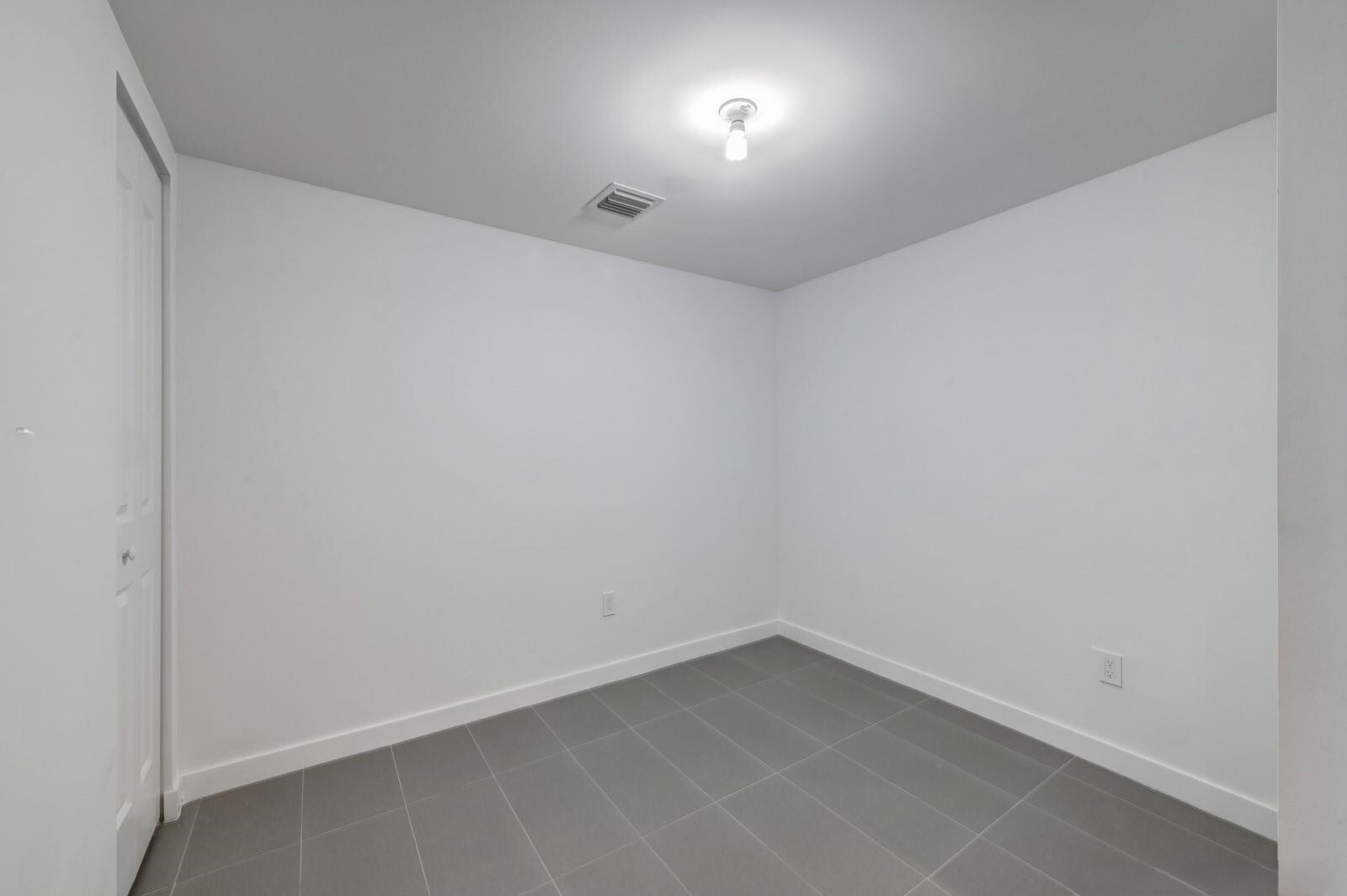 Building Photo - 1600 NE 1st Ave