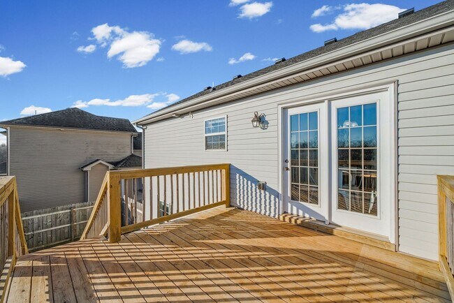 Building Photo - 1304 Freedom Dr