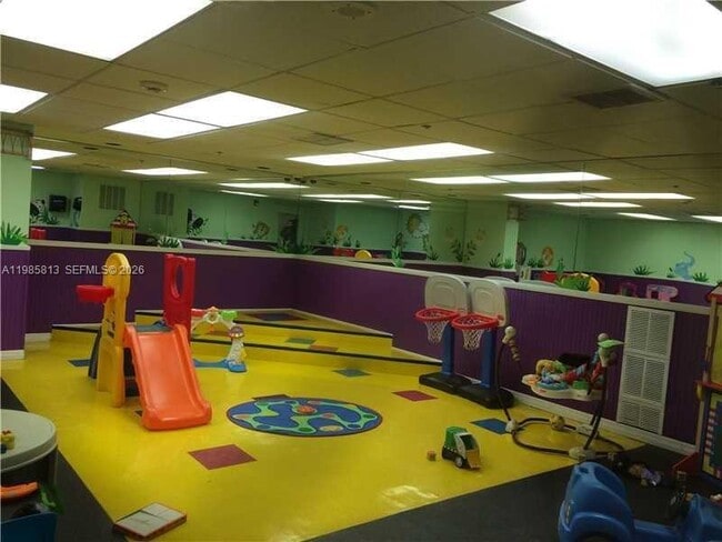 Building Photo - 1901 Brickell Ave