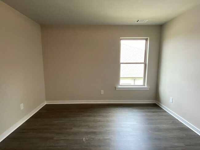 Building Photo - 130 Ridgeview Cir