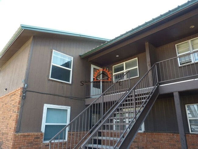 Primary Photo - Spacious 2 bedrooms 1 bathroom Apartment.