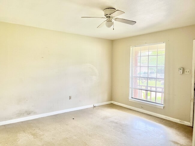 Building Photo - 11766 Willow Oak Ave