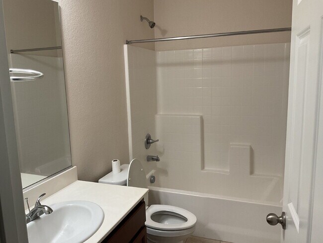 Building Photo - 644 Albany St