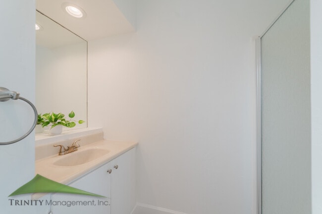 Building Photo - 341 N Sierra Ave