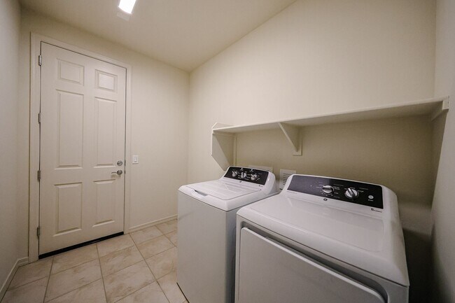 Building Photo - 4 Bedroom + Den in Foothills at Northpointe
