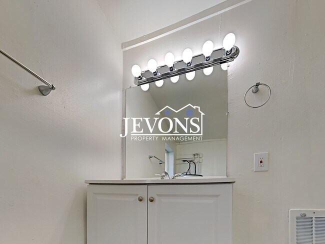 Building Photo - 20 S Fair Ave