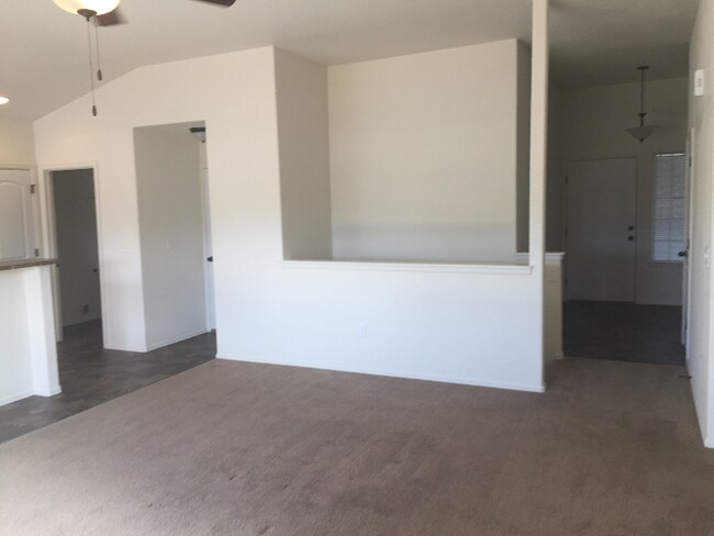 Building Photo - 805 Lakebrook Ct