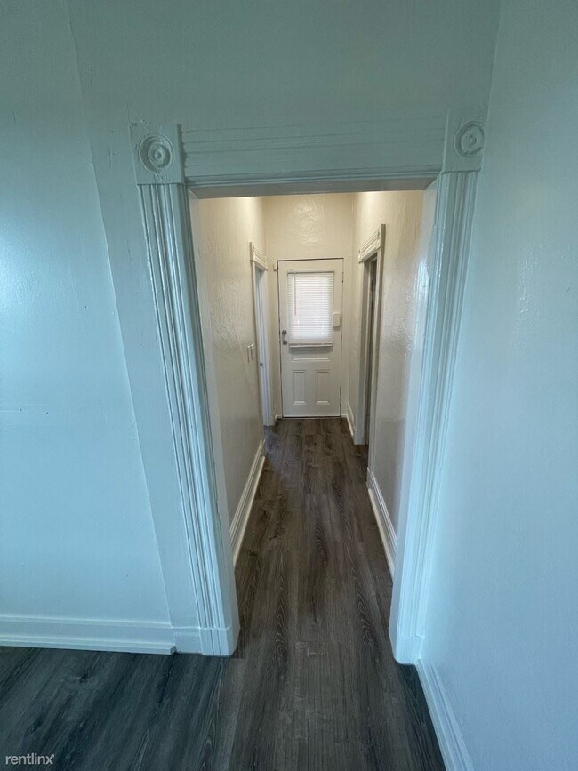 Building Photo - 723 27th St