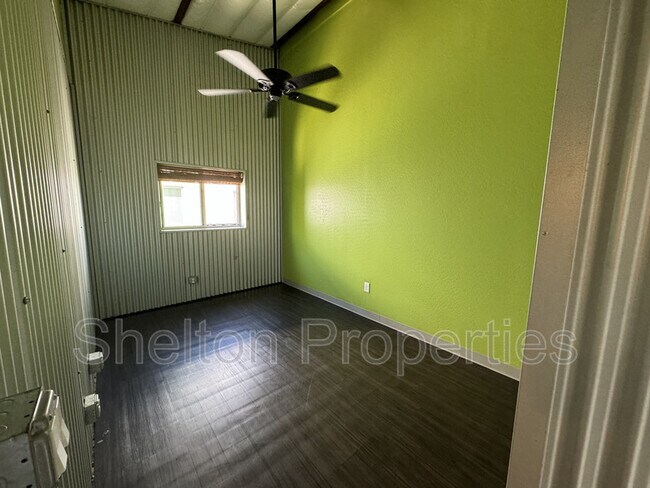Building Photo - 2121 W Hayward Ave