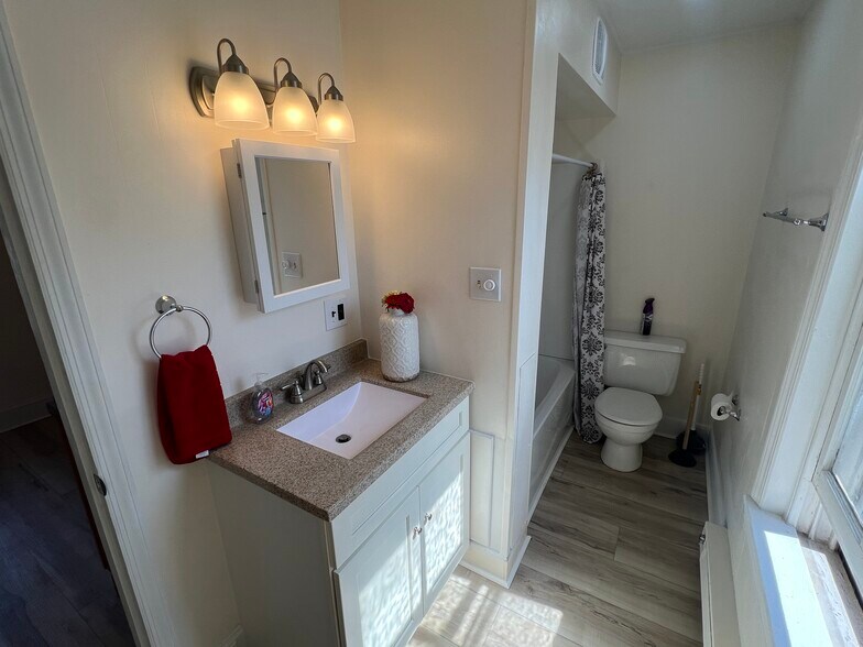Building Photo - 232 Proudfoot Dr