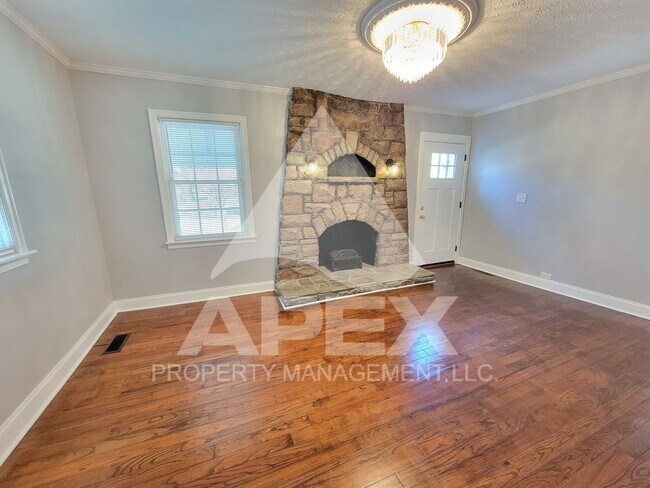 Building Photo - Craftsman Style 2 Bd 1.5- Ba Single Family Home with carport in North Knox!