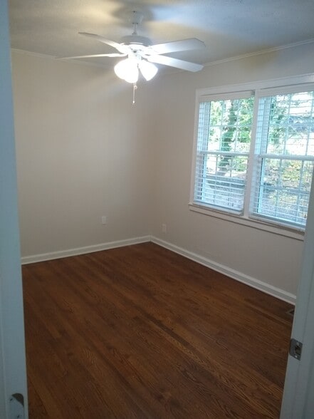 Unit 339 bedroom (1 of 2) - 339 Stokes Ave SE