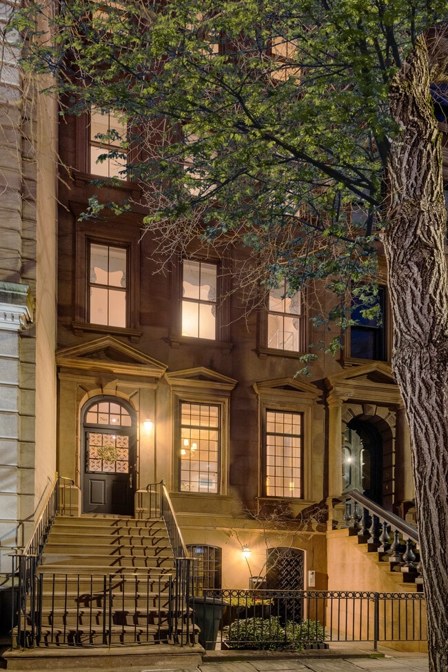 Building Photo - 164 E 70th St