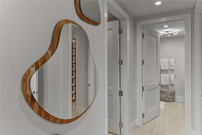 Building Photo - 275 1st Ave S