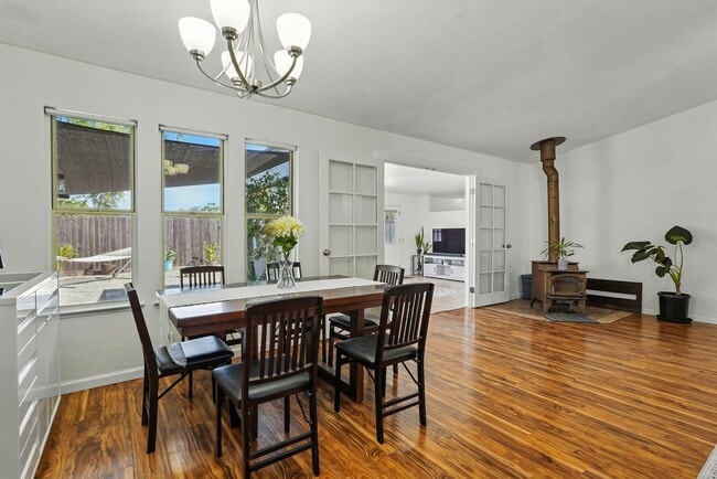 Building Photo - Single-Story 3 Bedroom Home in Quiet El Do...