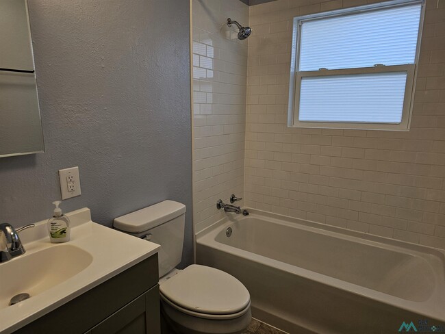 Building Photo - 300 Circle Dr