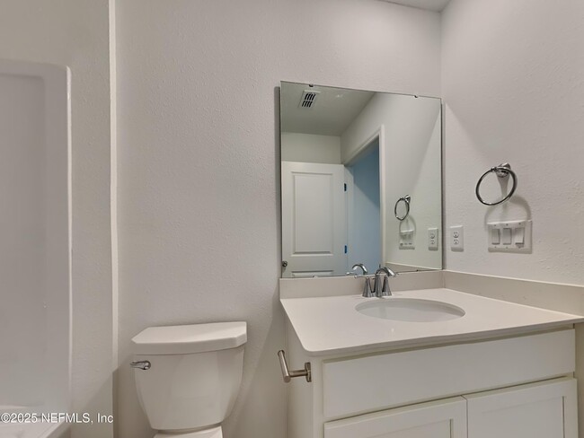 Building Photo - 582 Holly Lks Dr