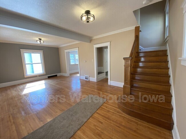 Building Photo - 1622 E 8th St