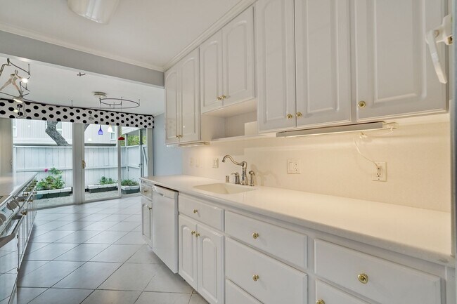 Building Photo - Welcome Home!!! Great Santa Clara Pomeroy ...