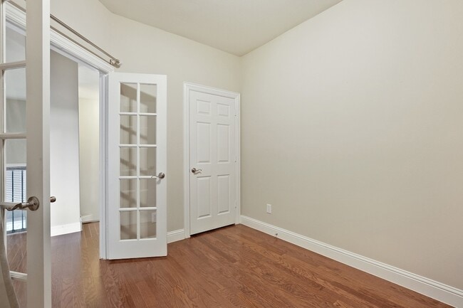 Building Photo - 5812 La Vista Dr