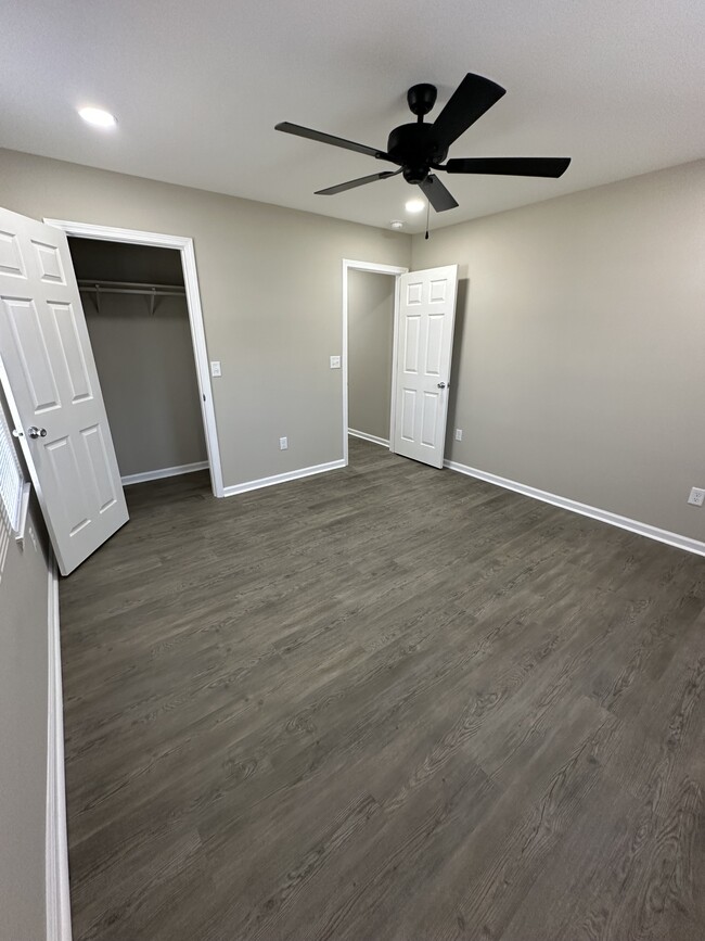 Building Photo - 305 E 22nd St