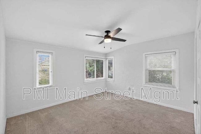 Building Photo - 413 E Miller St