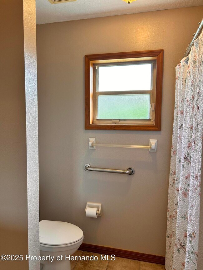 Building Photo - 2284 Champlain Ave