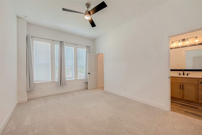 Building Photo - 24351 Dyer Hl Wy