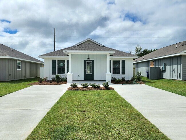 Building Photo - New 3/2 with fenced yard in Foley