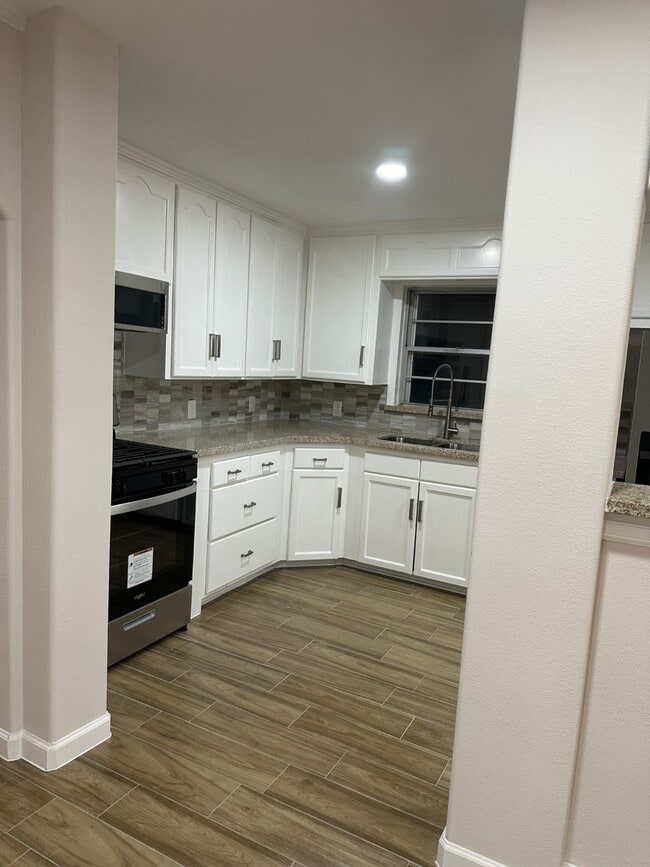 Building Photo - 119 Lakewood Dr