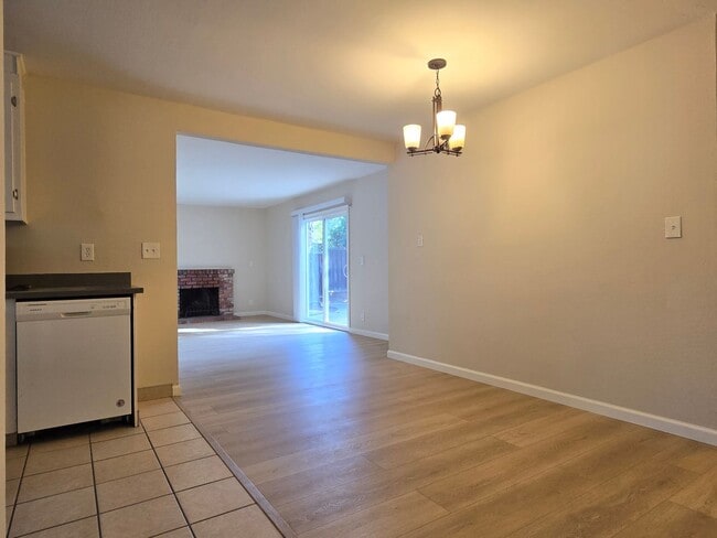 Building Photo - Charming Los Gatos Home Near Vasona, Quart...