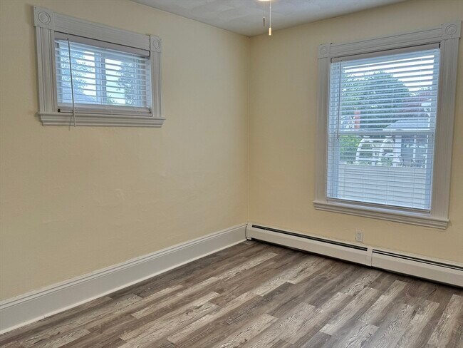 Building Photo - 75 Enon St