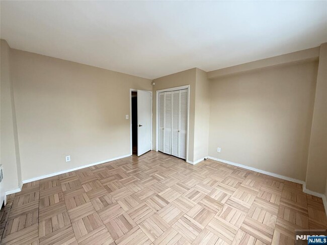 Building Photo - 1450 Palisade Ave