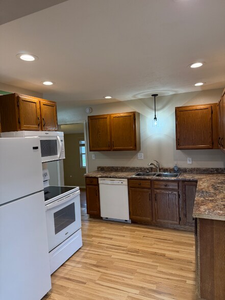 Building Photo - 2304 15th Ave N