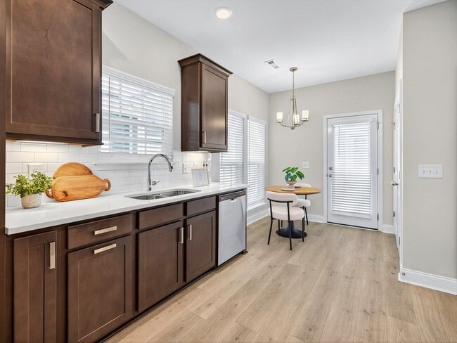 Building Photo - 3254 Tasker Dr