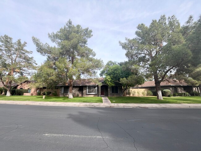 Building Photo - Charming 4-bedroom, 2-bathroom in Gilbert