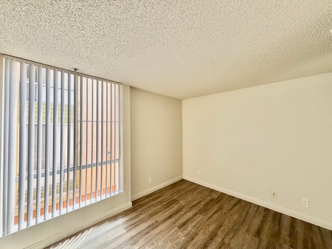 Building Photo - 1225 N Cherokee Ave