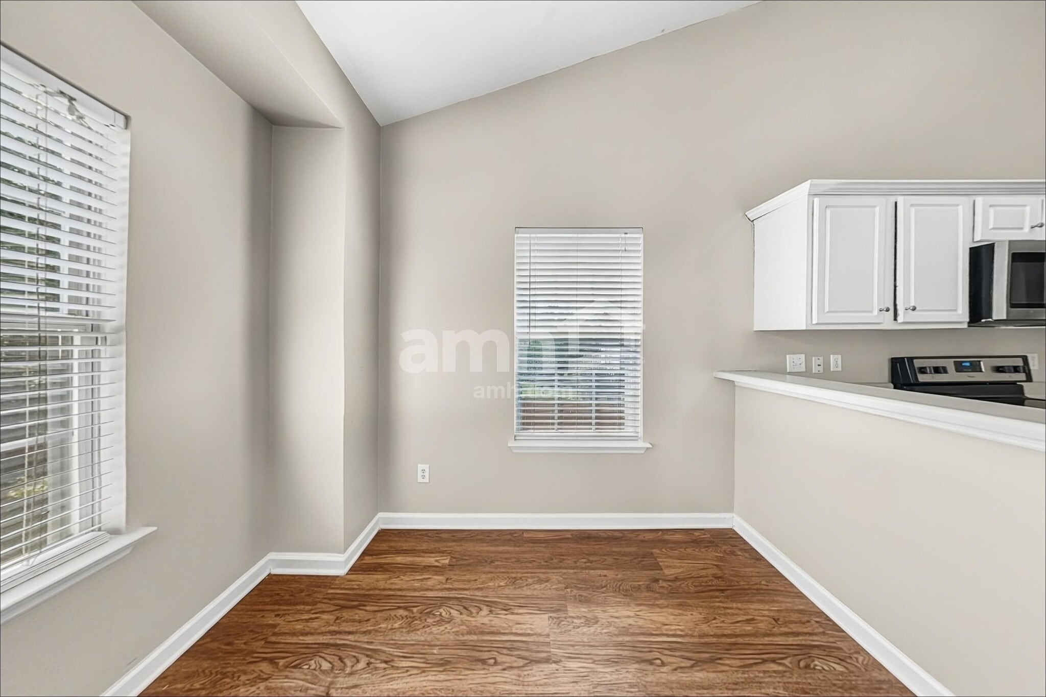 Building Photo - 1523 Cardinal Ln