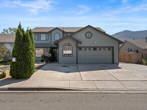 Building Photo - Newly Renovated 4 Bedroom Home with Gorgeo...
