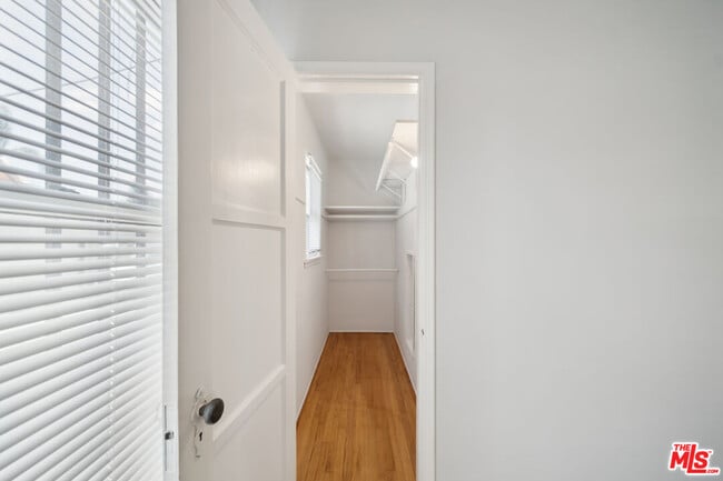 Building Photo - 1408 N Mansfield Ave