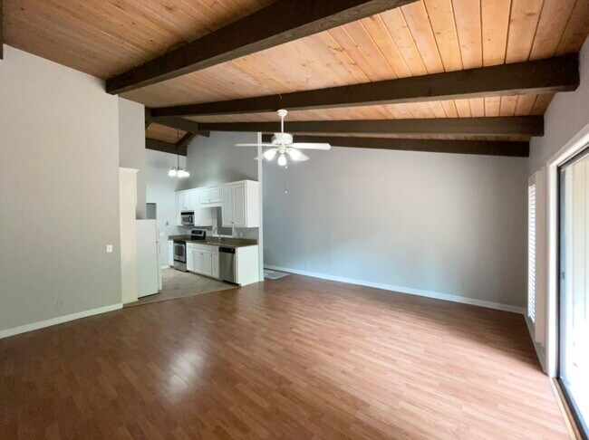 Building Photo - 2050 Cherokee Dr