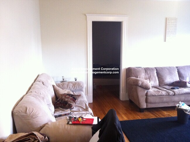 Building Photo - 349 Pleasant St