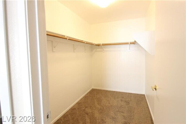 Building Photo - 2 Bedroom Condo w/ 1 CAR GARAGE
