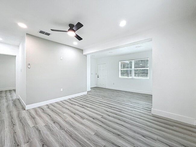 Building Photo - 303 W Valencia St