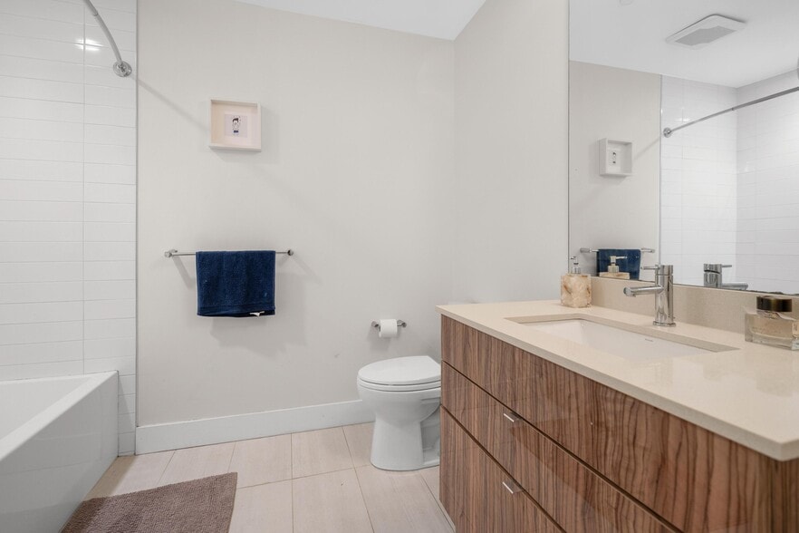 Guest Bathroom - 250 Meridian St