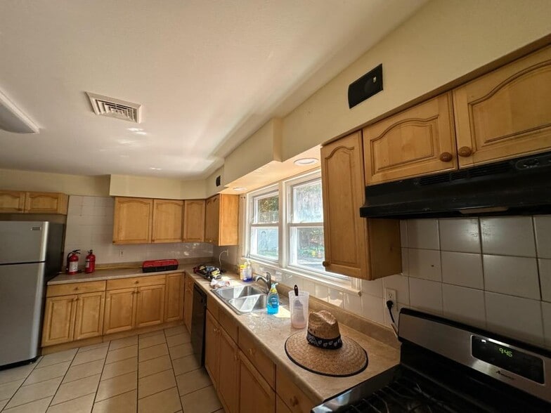 Building Photo - 6223 Black Horse Pike