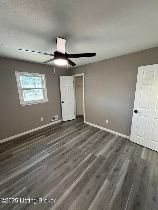 Building Photo - 5414 Bungalow Dr