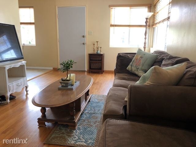 Building Photo - 2 br, 1.5 bath Apartment - 2143 Thomas Ave