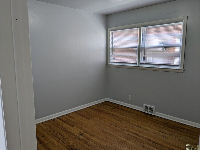 Building Photo - 5618n27M